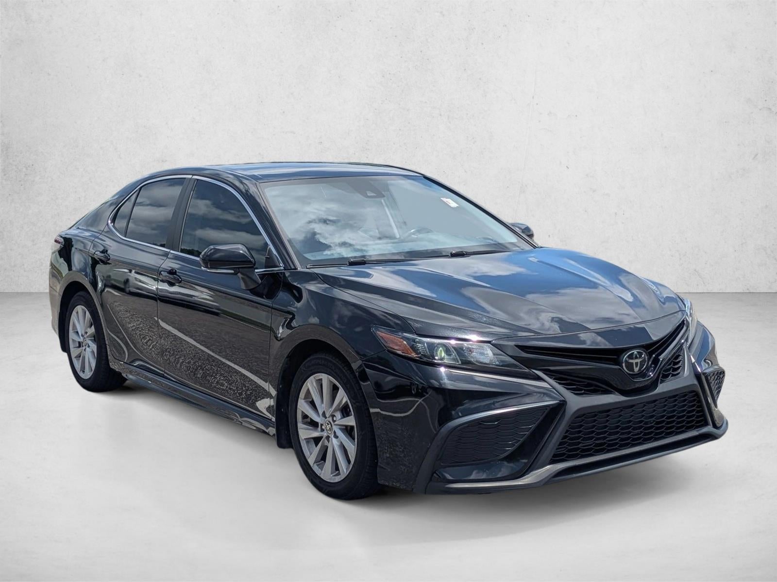 2022 Toyota Camry SE Auto (SE)