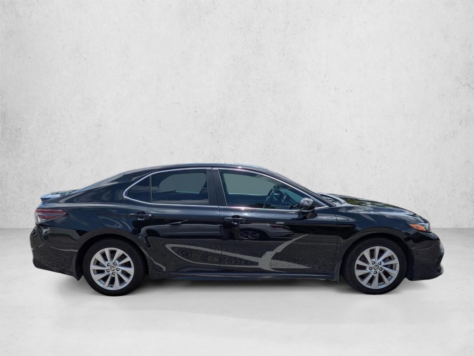 2022 Toyota Camry SE Auto (SE)