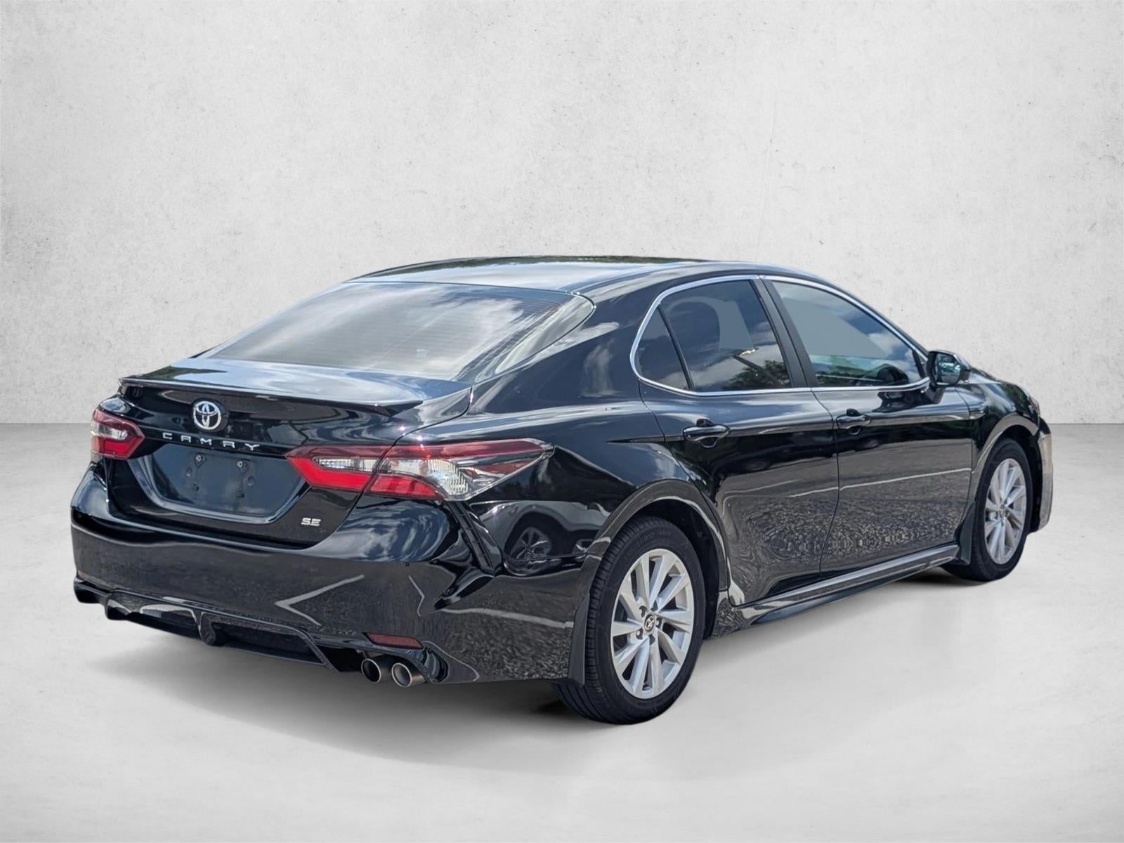 2022 Toyota Camry SE Auto (SE)