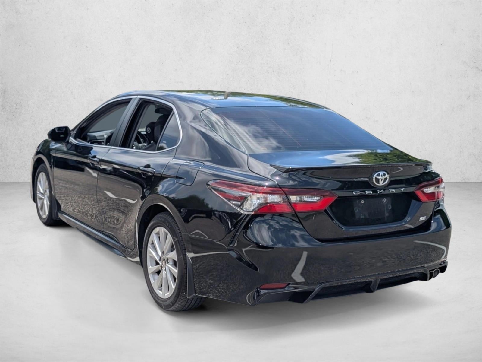 2022 Toyota Camry SE Auto (SE)