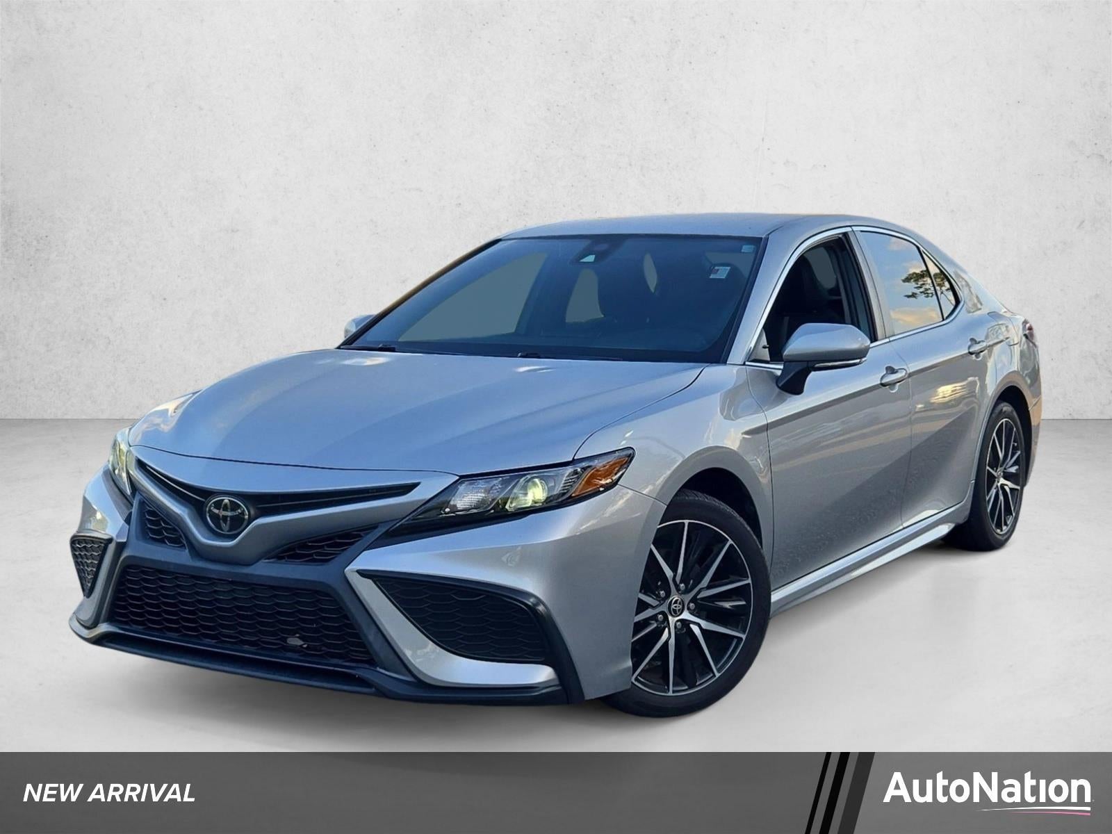 2023 Toyota Camry SE Auto (SE)