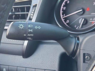 2023 Toyota Camry SE Auto (SE)