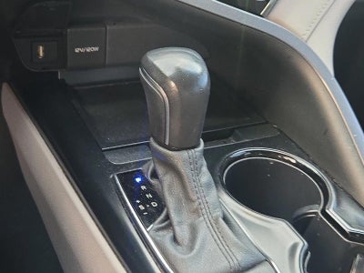 2020 Toyota Camry SE Auto (SE)