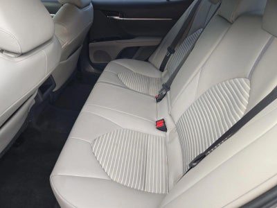 2020 Toyota Camry SE Auto (SE)
