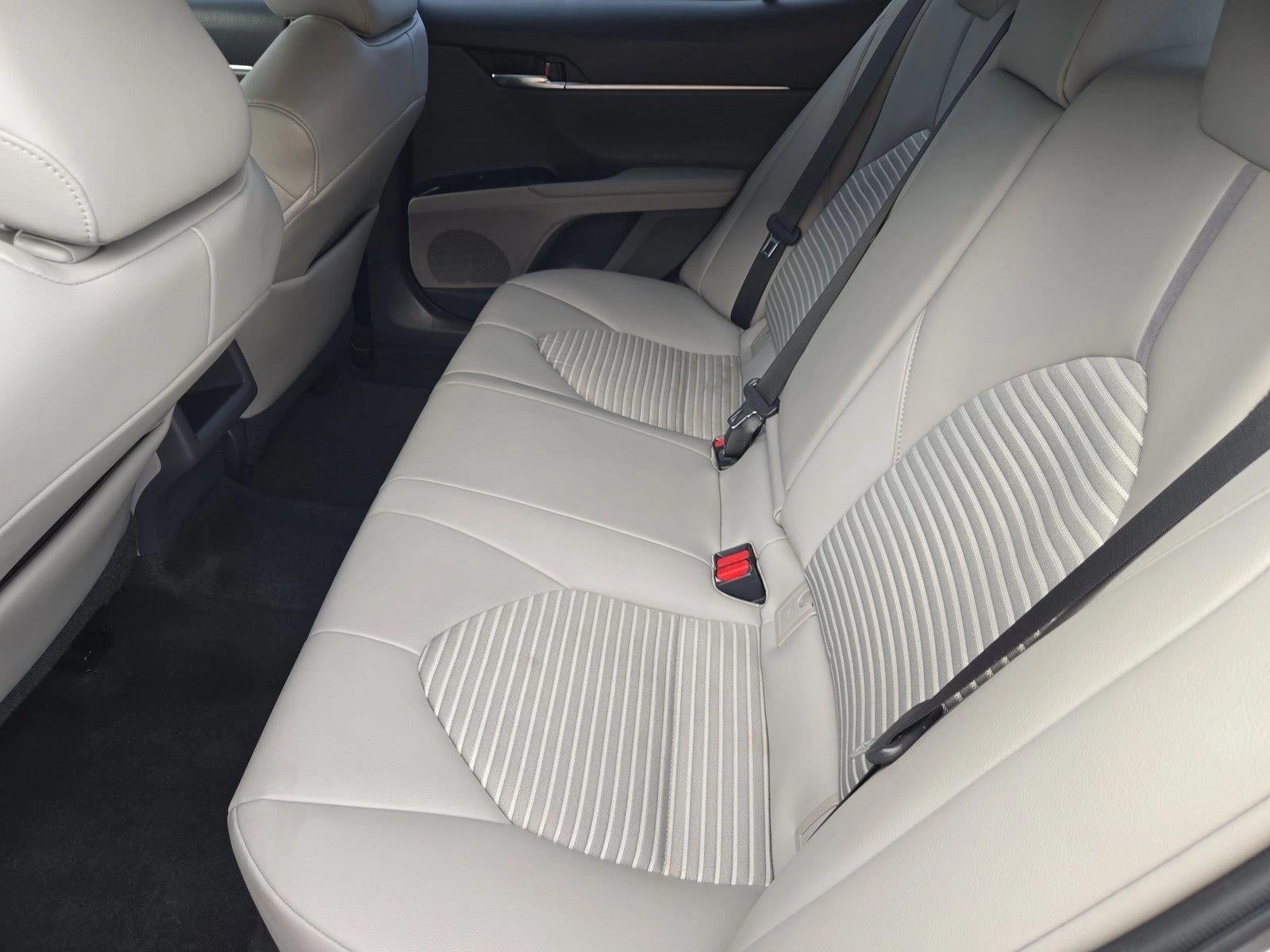 2020 Toyota Camry SE Auto (SE)