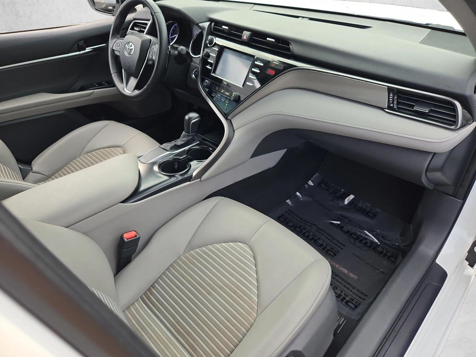 2020 Toyota Camry SE Auto (SE)
