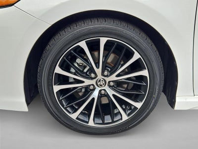 2020 Toyota Camry SE Auto (SE)