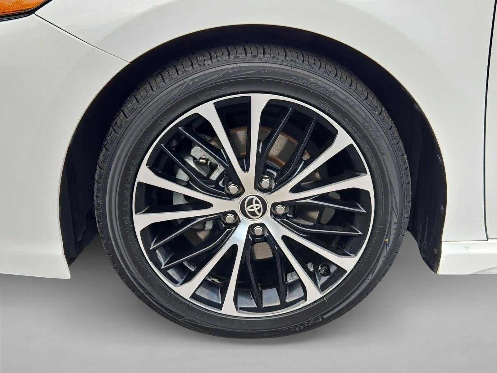 2020 Toyota Camry SE Auto (SE)