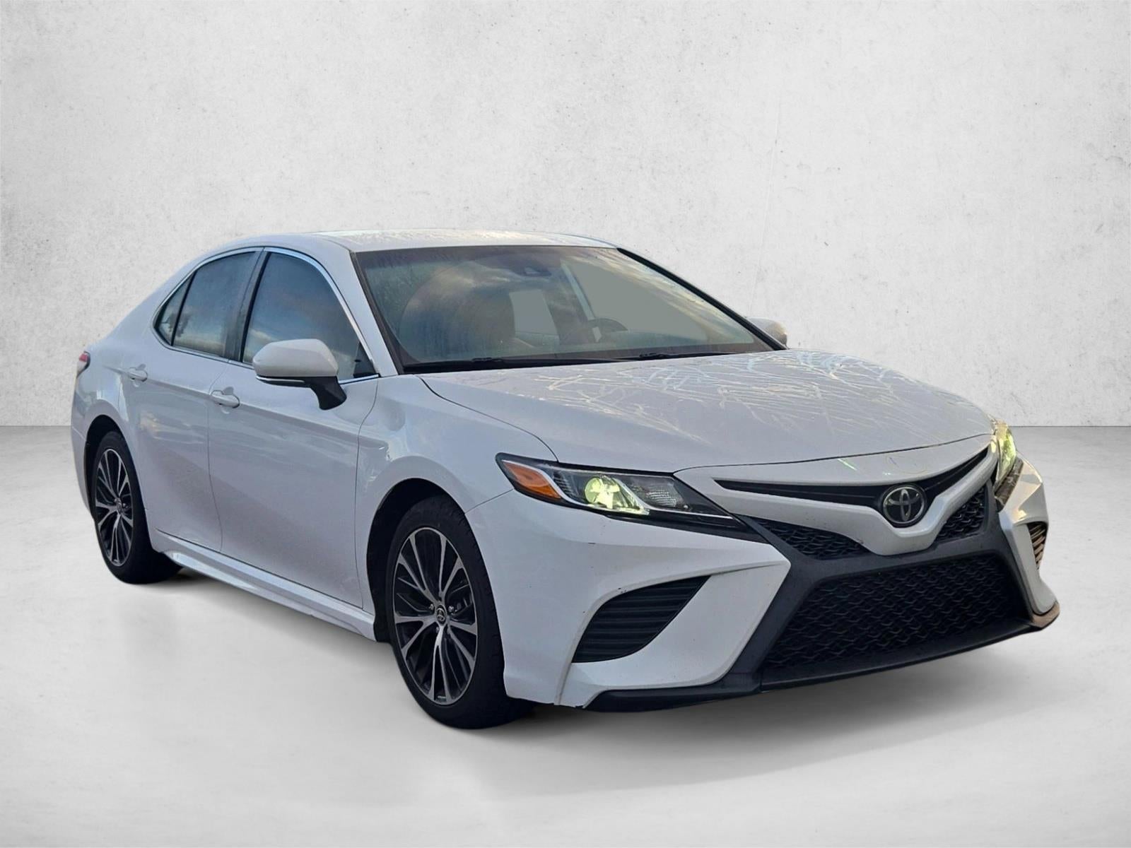 2020 Toyota Camry SE Auto (SE)