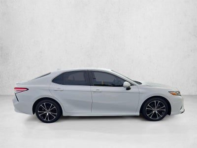 2020 Toyota Camry SE Auto (SE)