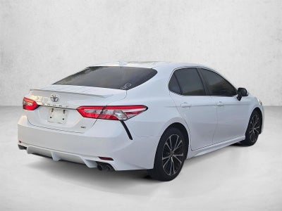 2020 Toyota Camry SE Auto (SE)