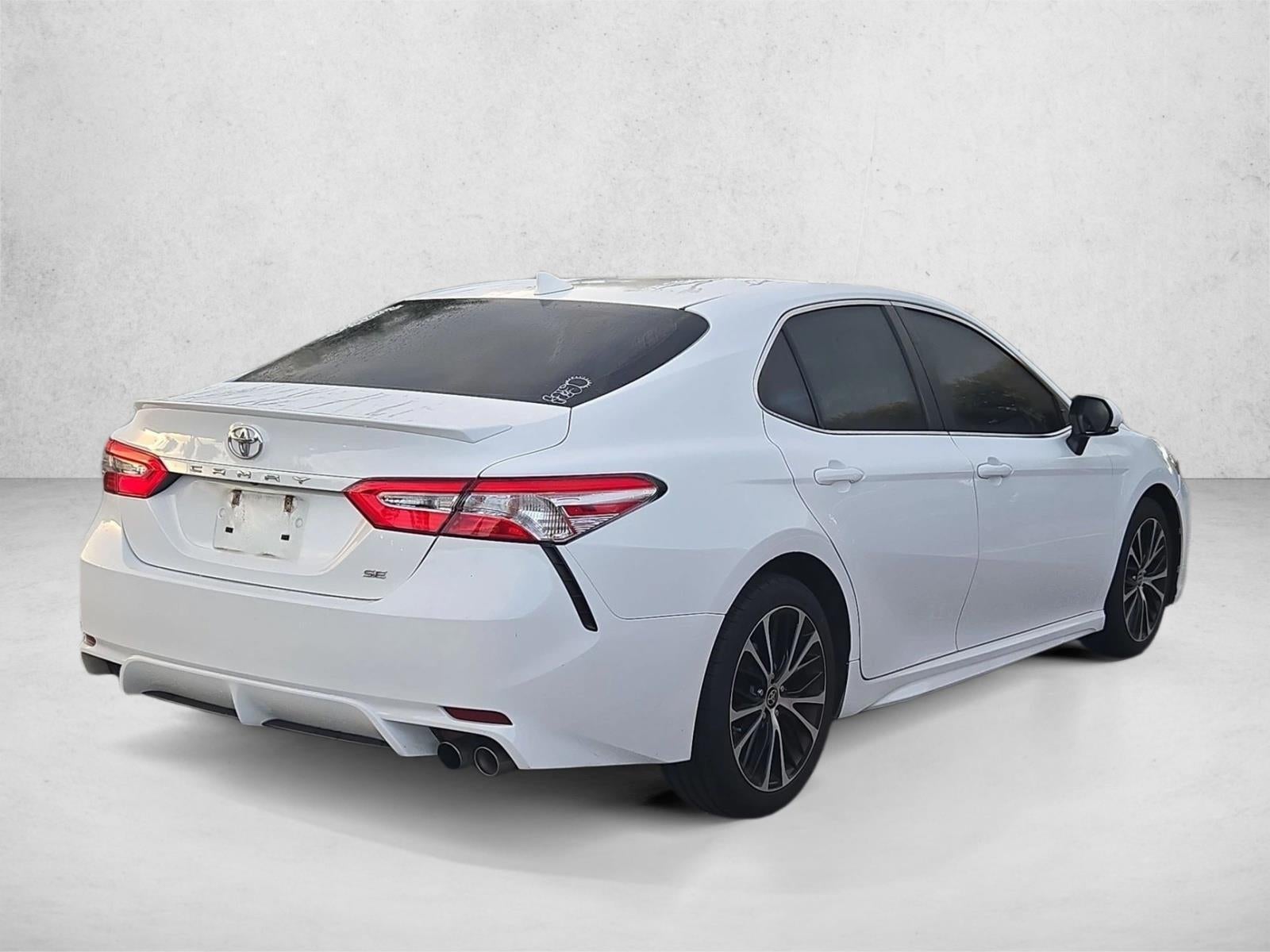 2020 Toyota Camry SE Auto (SE)