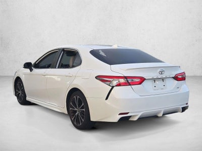 2020 Toyota Camry SE Auto (SE)