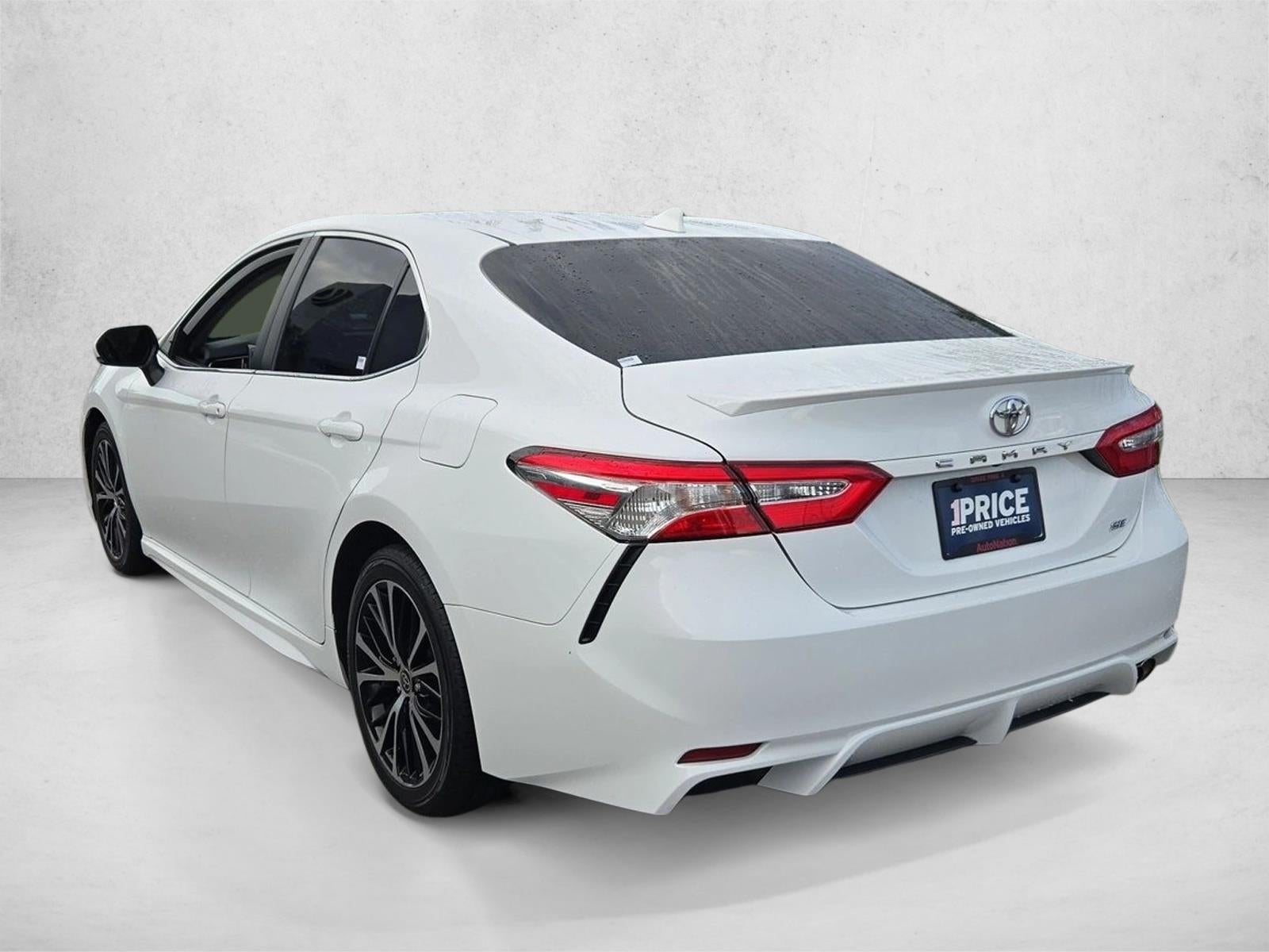 2020 Toyota Camry SE Auto (SE)