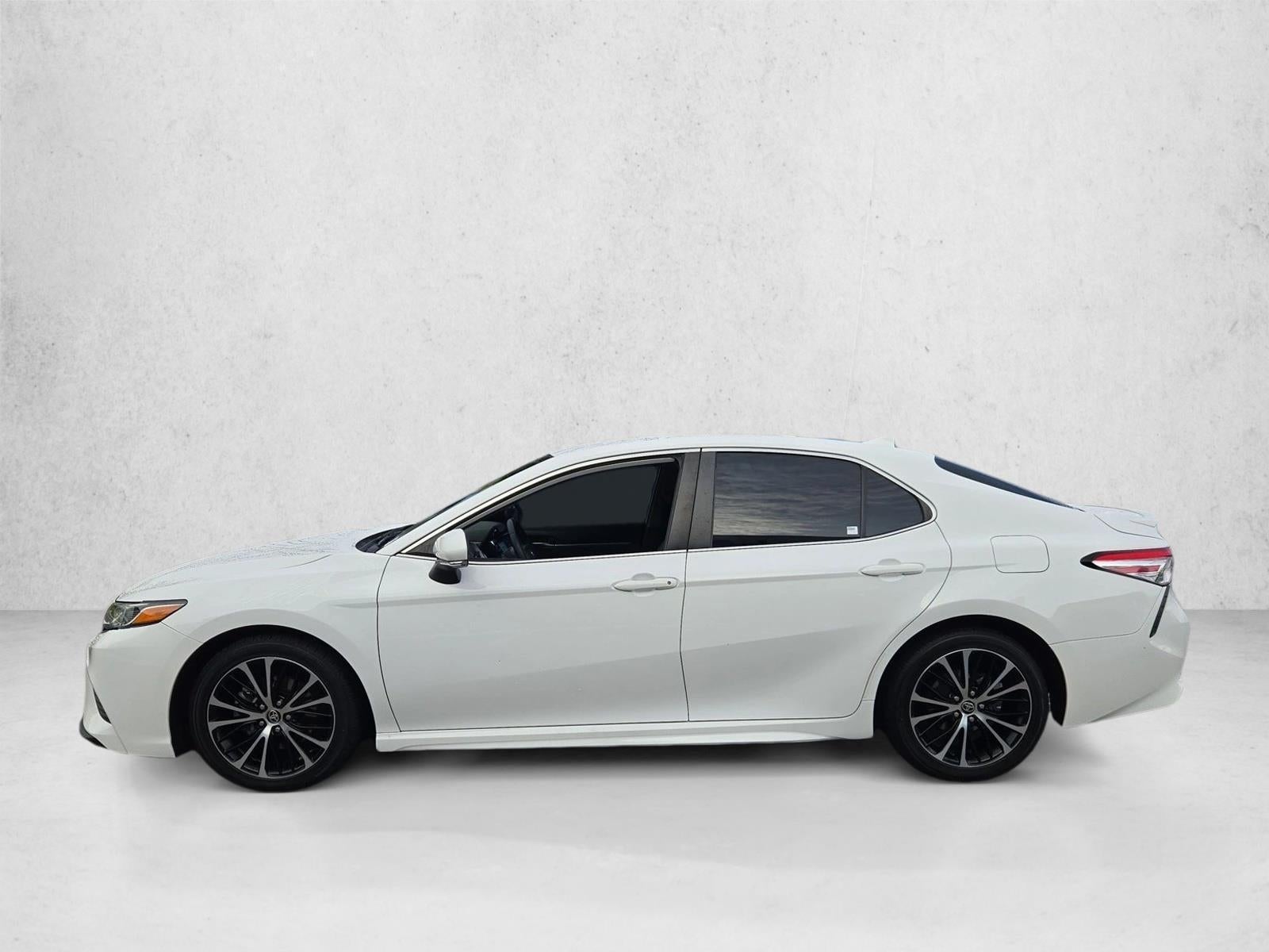 2020 Toyota Camry SE Auto (SE)