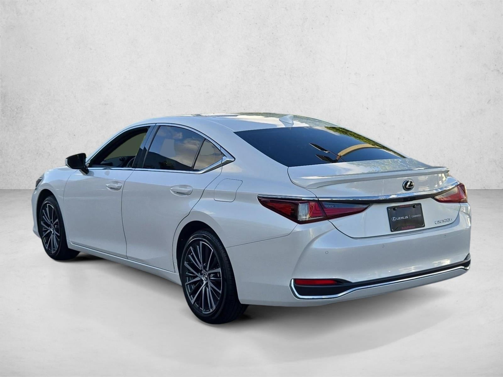 2025 Lexus ES 300h FWD