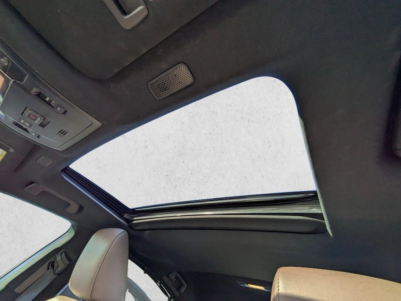 2022 Lexus ES 300h Ultra Luxury FWD