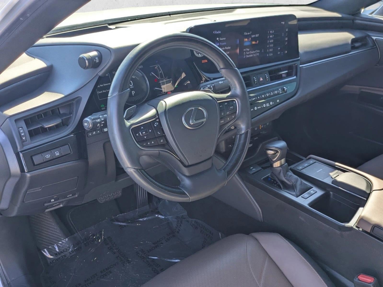 2022 Lexus ES 300h Ultra Luxury FWD