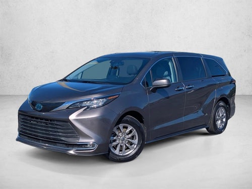 2022 Toyota Sienna XLE FWD 8-Passenger (Natl)