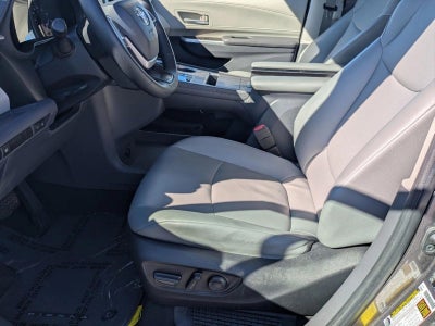 2022 Toyota Sienna XLE FWD 8-Passenger (Natl)