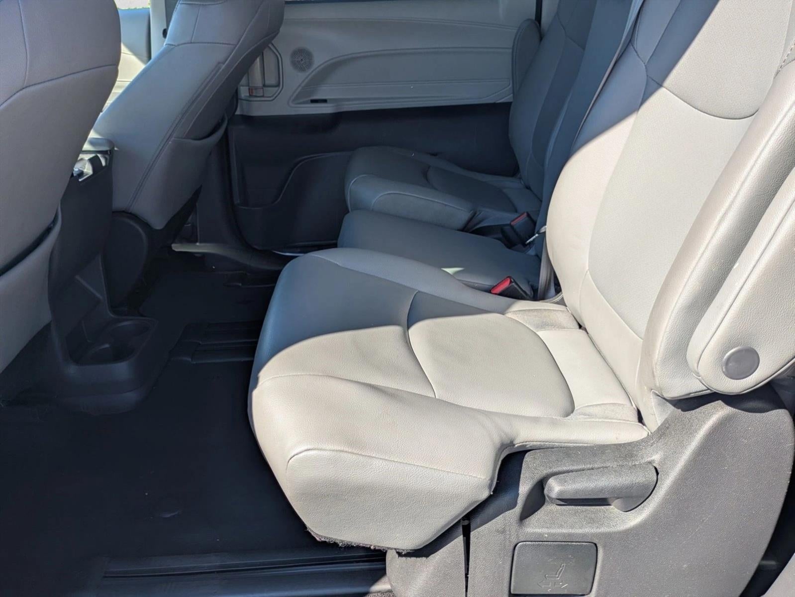 2022 Toyota Sienna XLE FWD 8-Passenger (Natl)