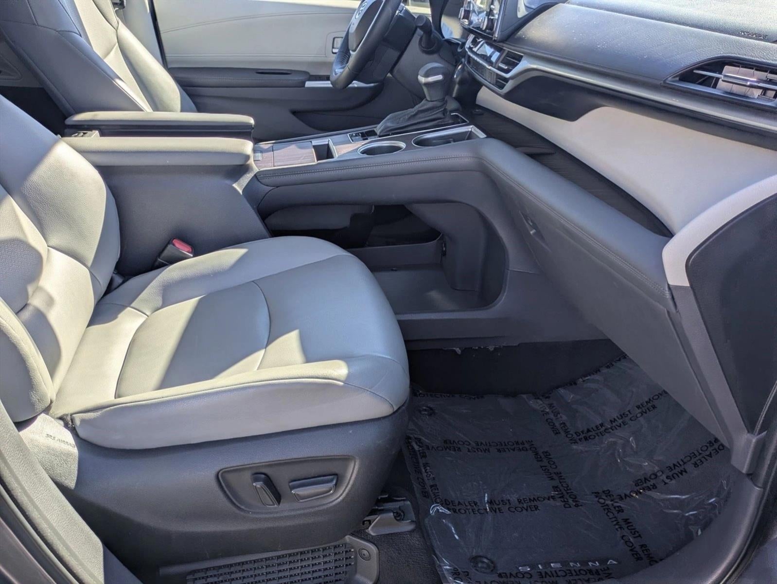 2022 Toyota Sienna XLE FWD 8-Passenger (Natl)