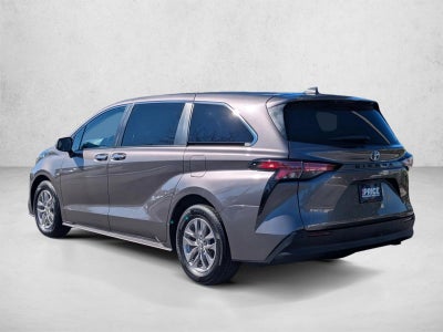 2022 Toyota Sienna XLE FWD 8-Passenger (Natl)