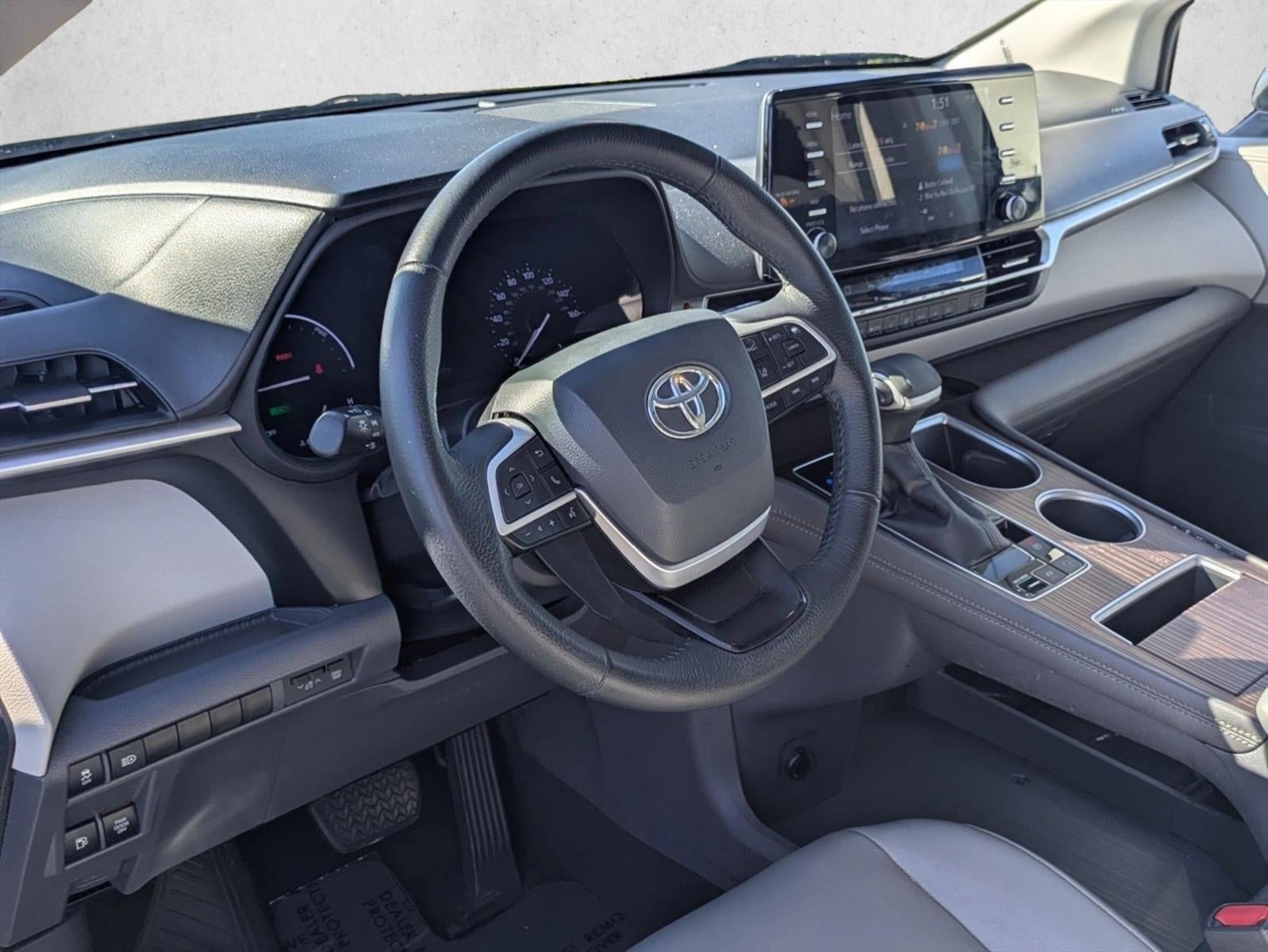 2022 Toyota Sienna XLE FWD 8-Passenger (Natl)