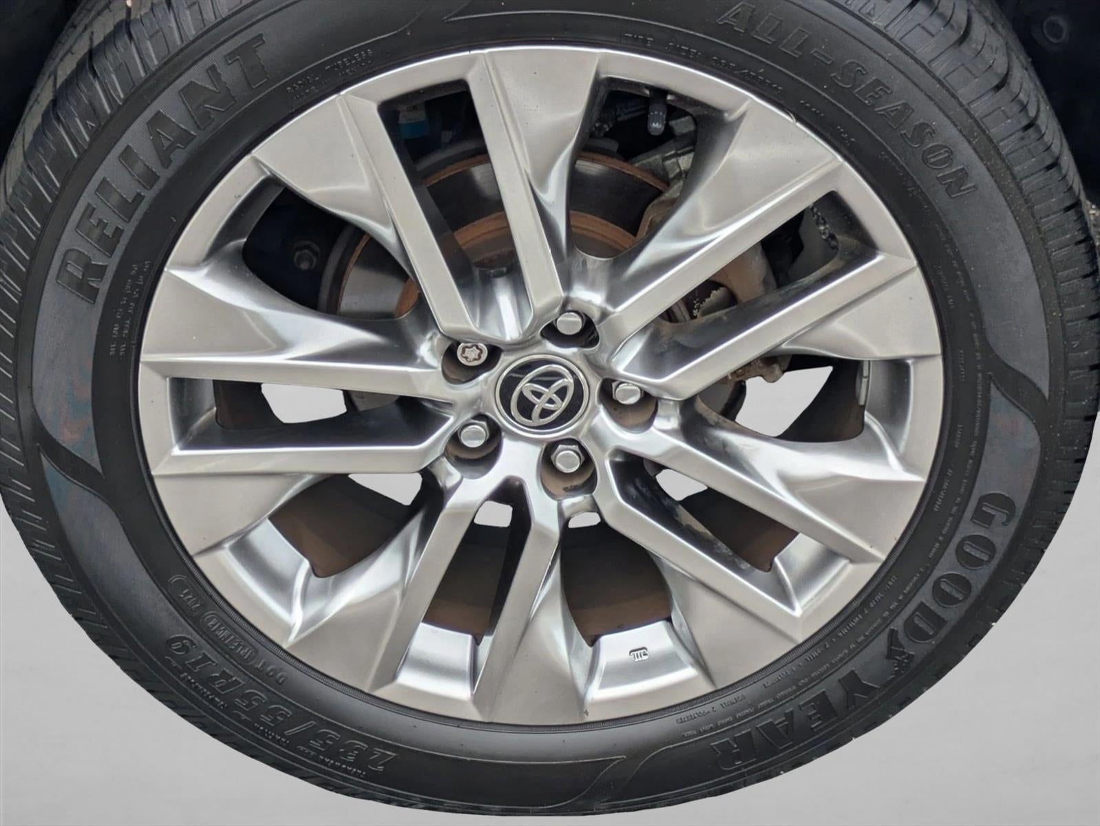 2020 Toyota RAV4 XLE Premium AWD (Natl)