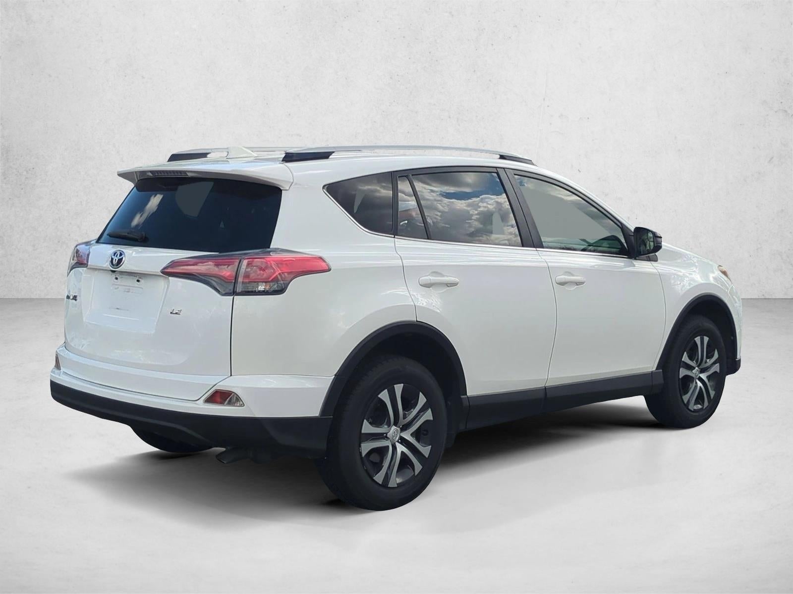 2017 Toyota RAV4 LE FWD (GS)