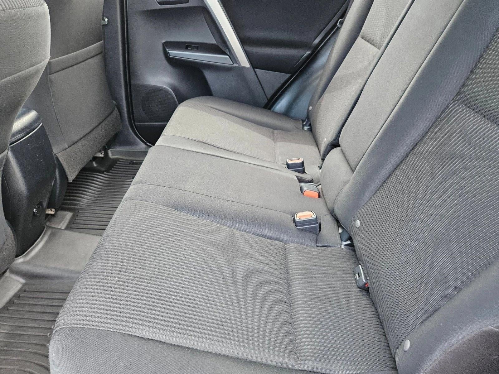 2017 Toyota RAV4 LE FWD (GS)