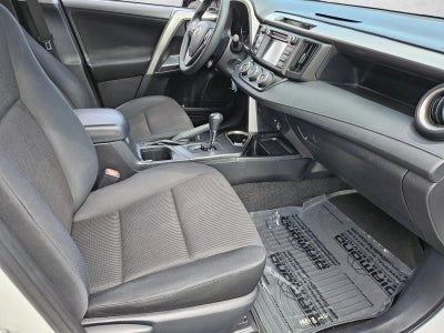 2017 Toyota RAV4 LE FWD (GS)