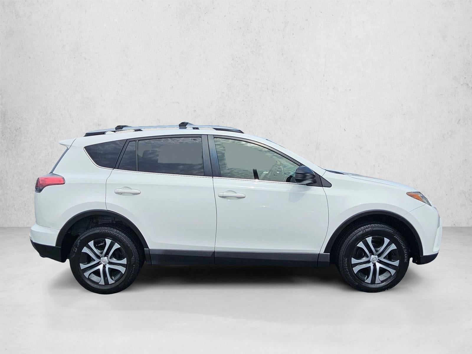 2017 Toyota RAV4 LE FWD (GS)