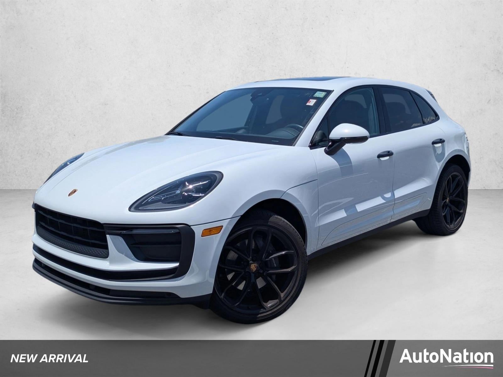 2022 Porsche Macan -'s photo