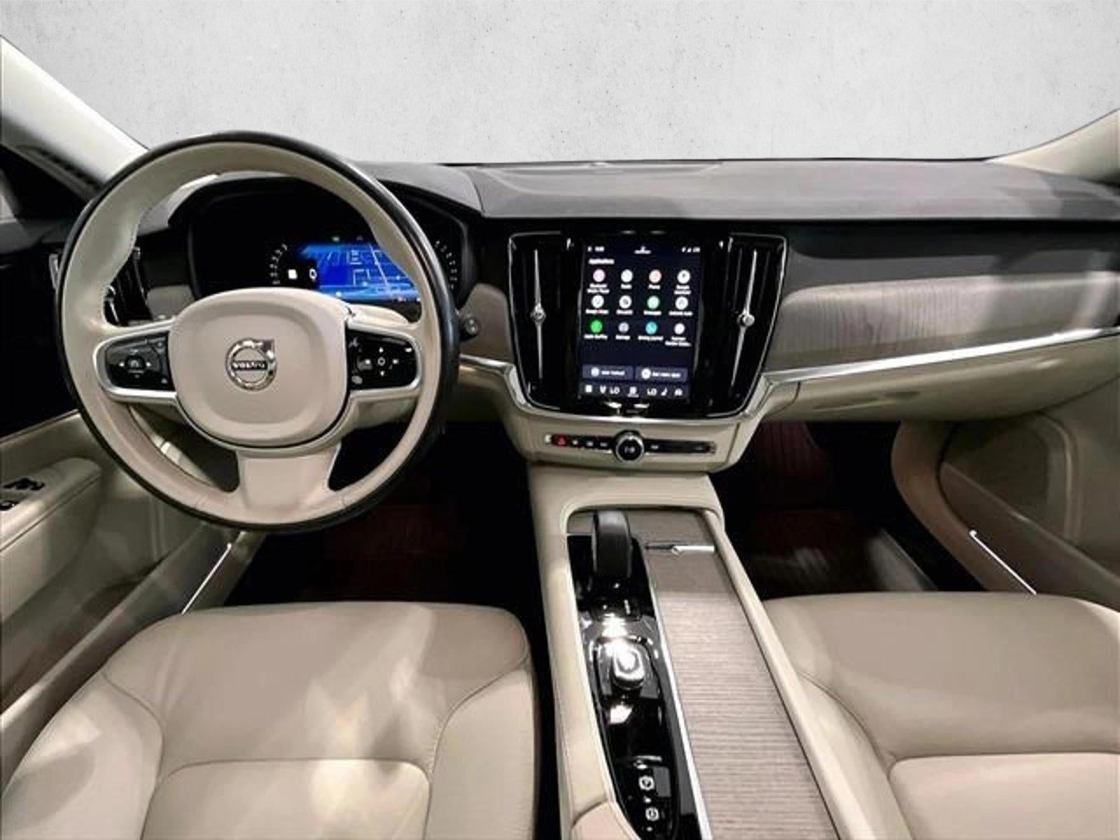 2025 Volvo V90 Cross Country B6 AWD Plus