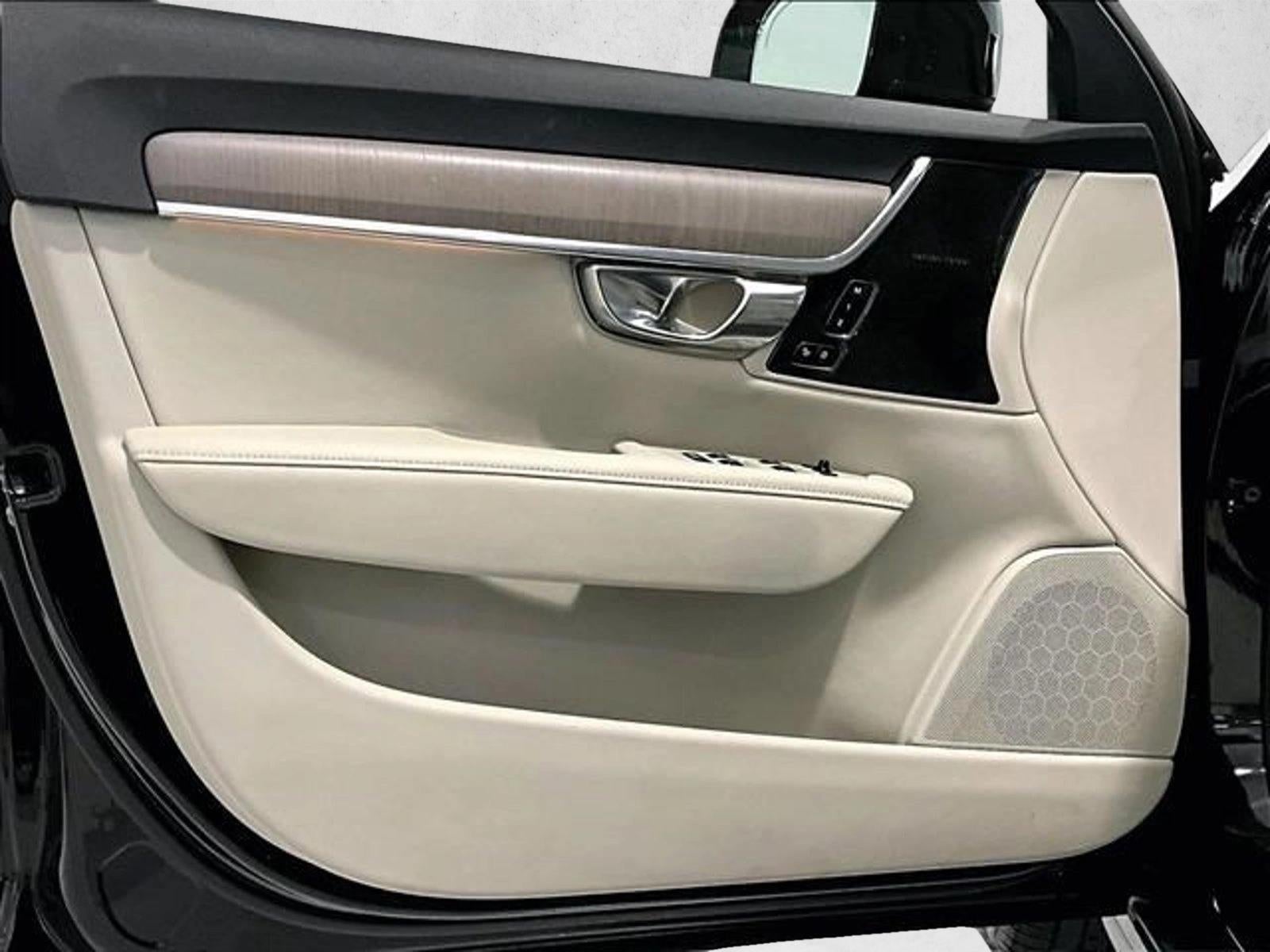 2025 Volvo V90 Cross Country B6 AWD Plus