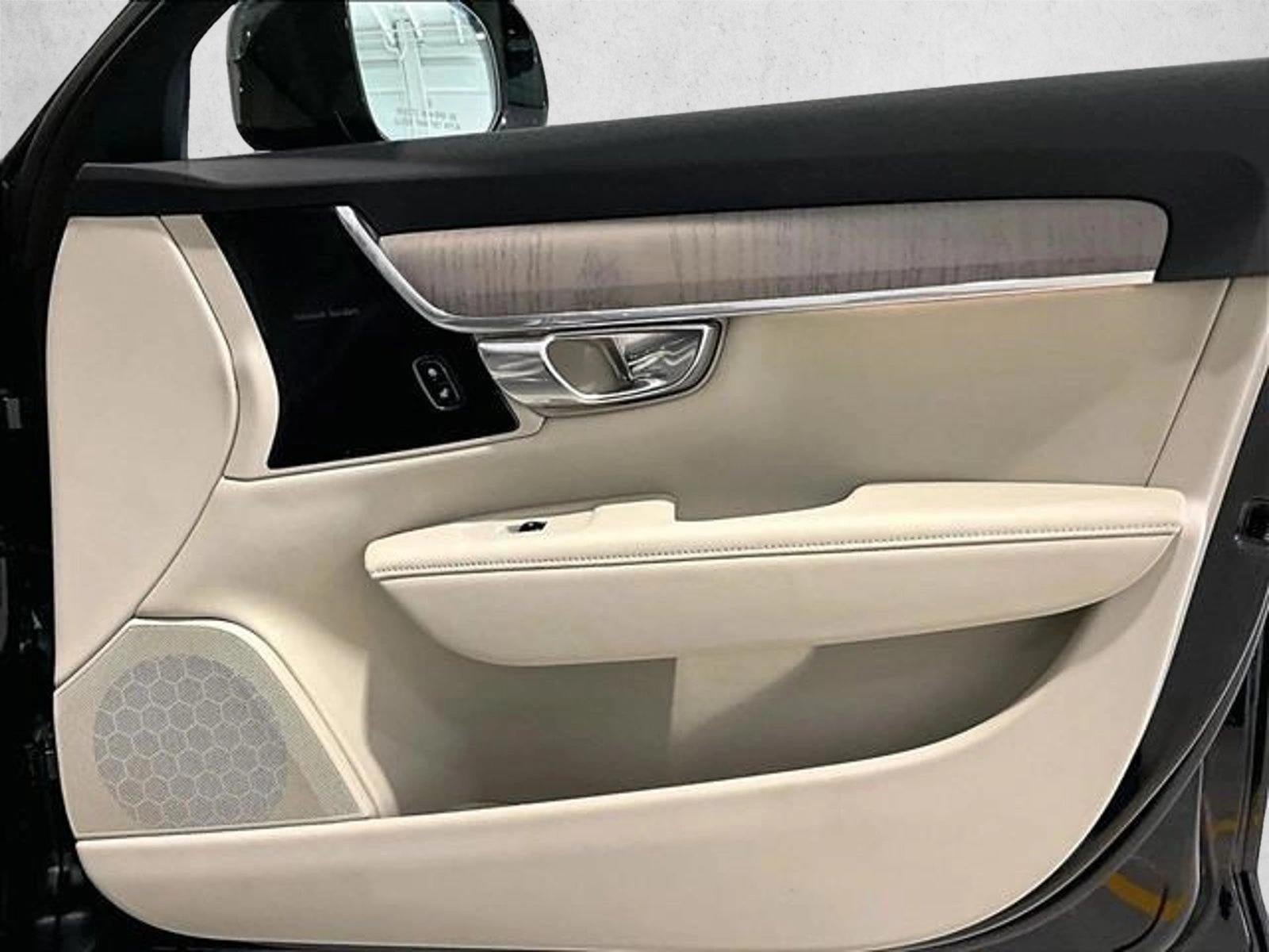 2025 Volvo V90 Cross Country B6 AWD Plus