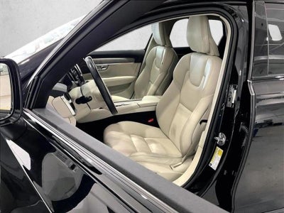 2025 Volvo V90 Cross Country B6 AWD Plus