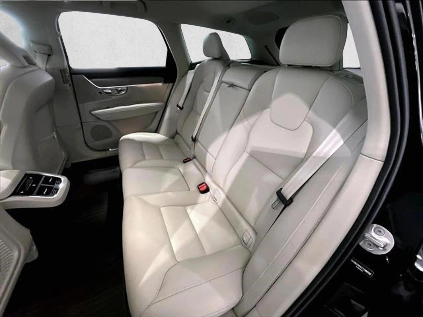 2025 Volvo V90 Cross Country B6 AWD Plus