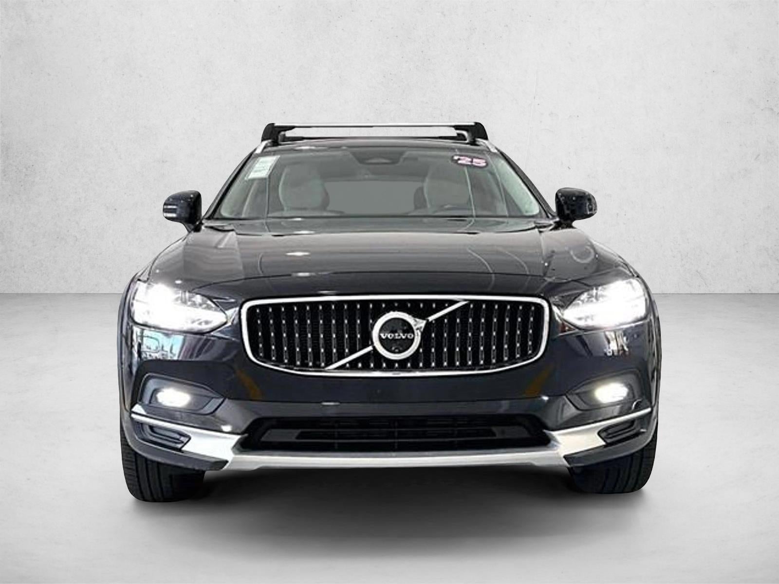 2025 Volvo V90 Cross Country B6 AWD Plus