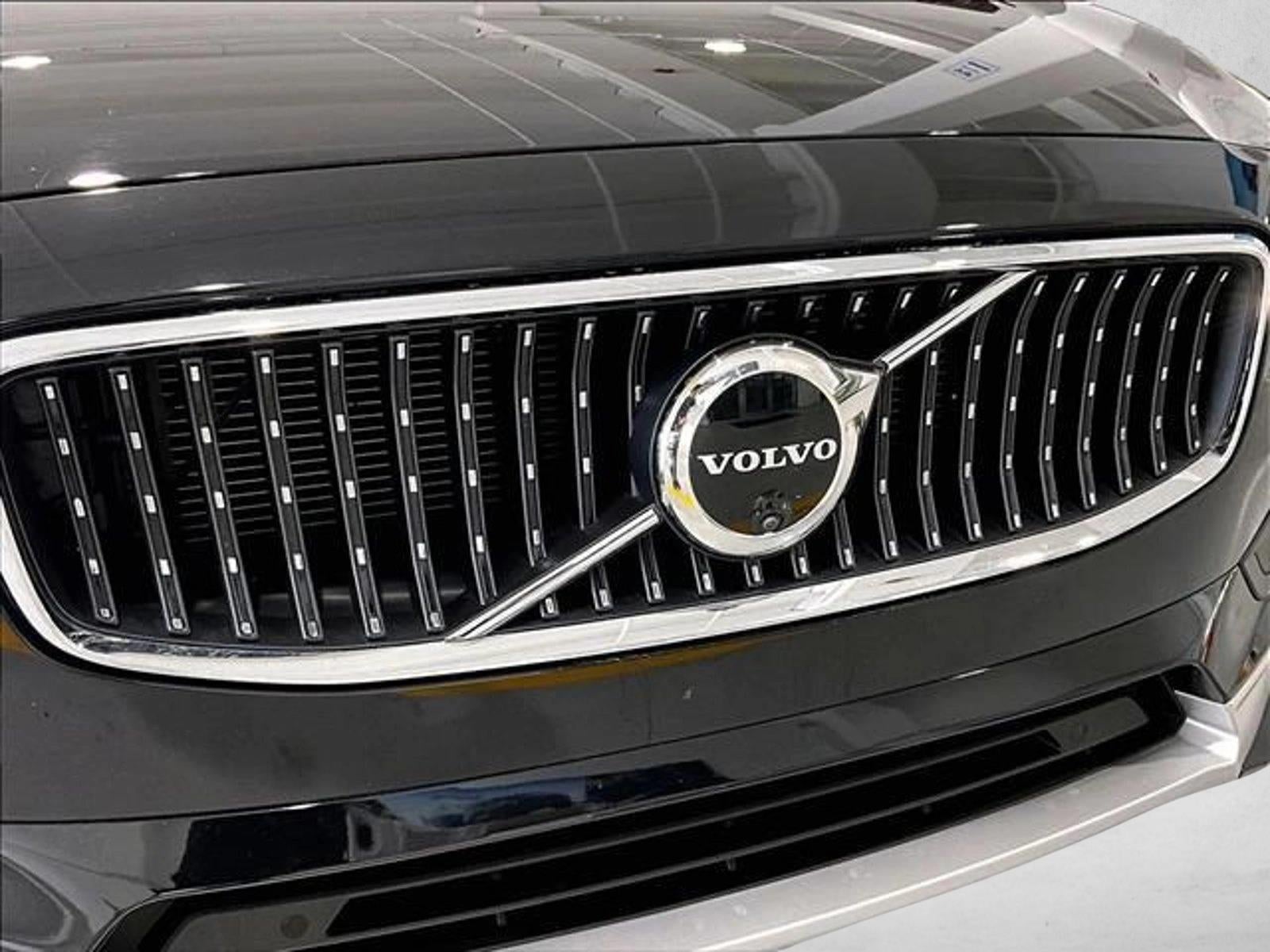 2025 Volvo V90 Cross Country B6 AWD Plus