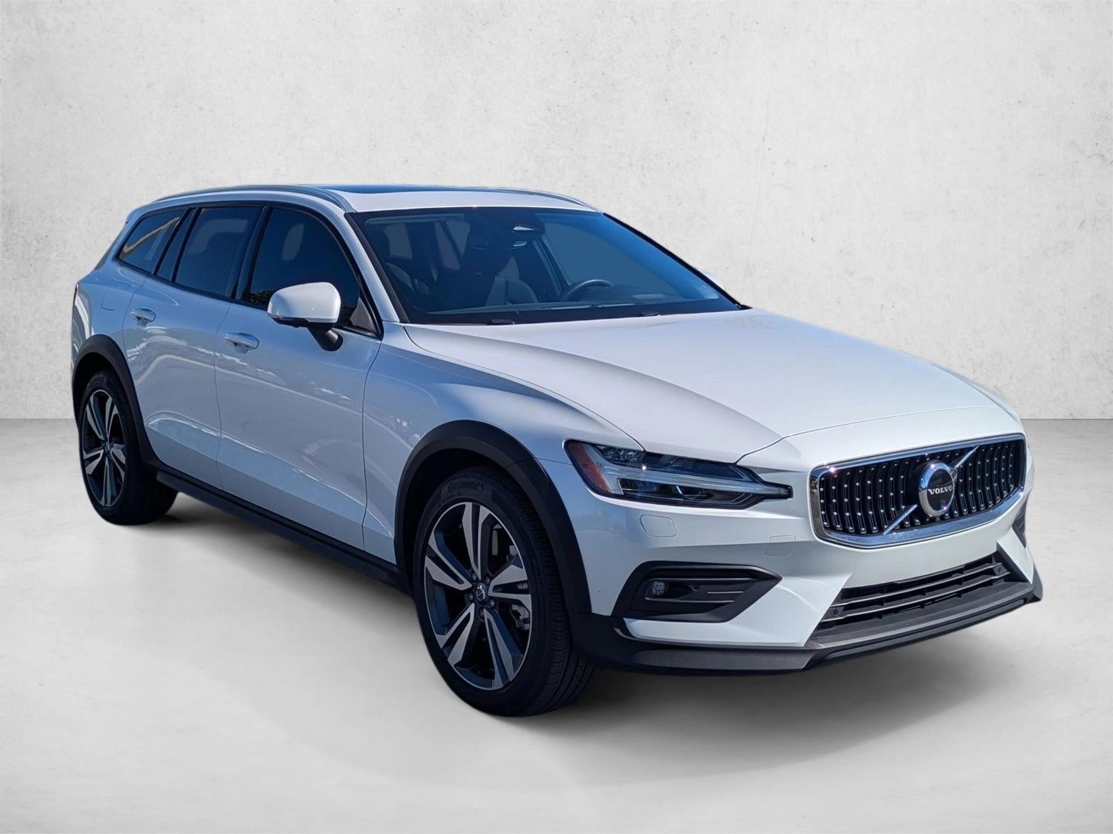 2023 Volvo V60 Cross Country B5 AWD Plus