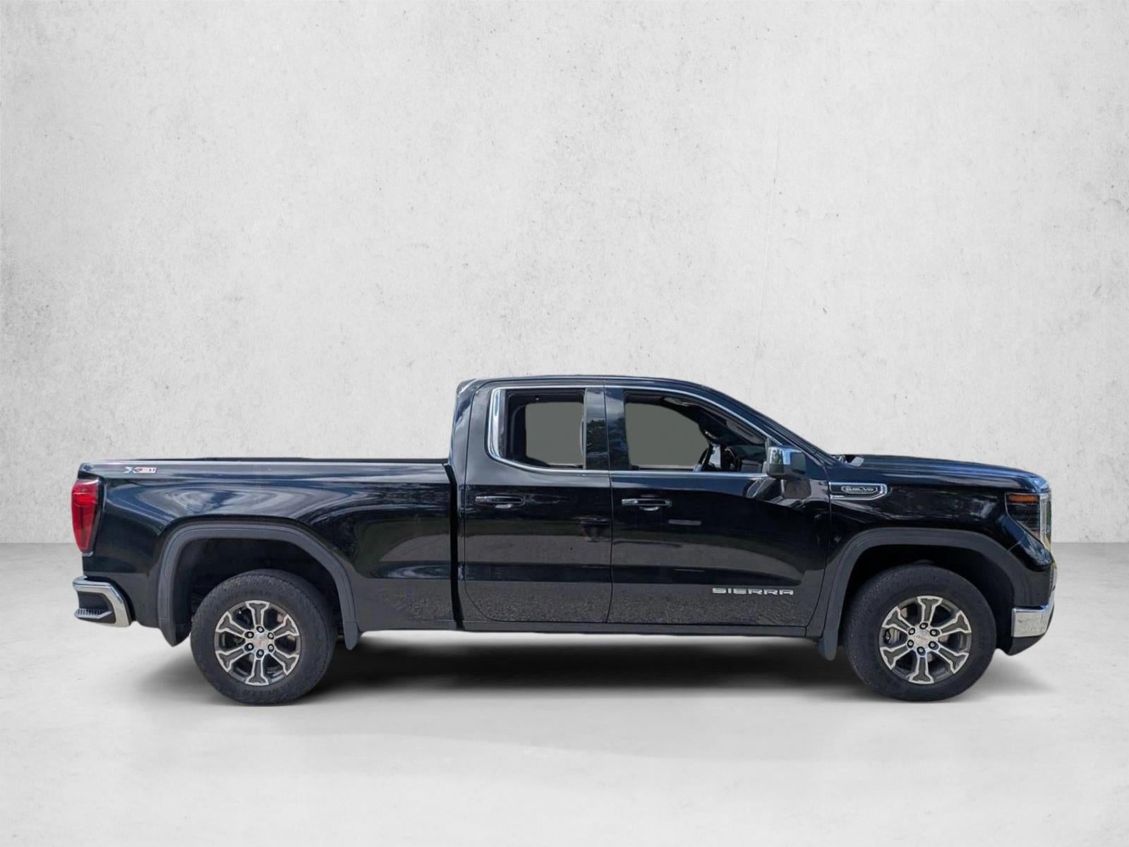 2022 GMC Sierra 1500 Double Cab Standard Box 4-Wheel Drive SLE