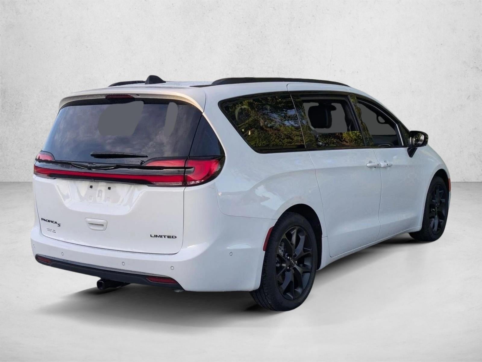 2024 Chrysler Pacifica Limited FWD