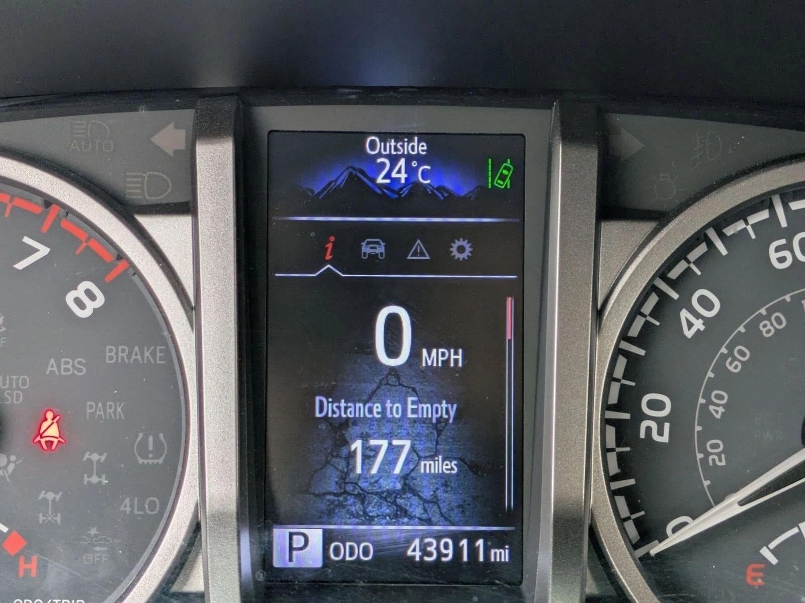 2022 Toyota Tacoma 4WD 4WD SR5 Double Cab 5' Bed V6 AT (Natl)