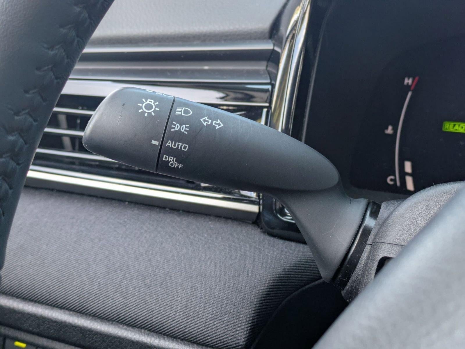 2025 Toyota Camry LE (SE)