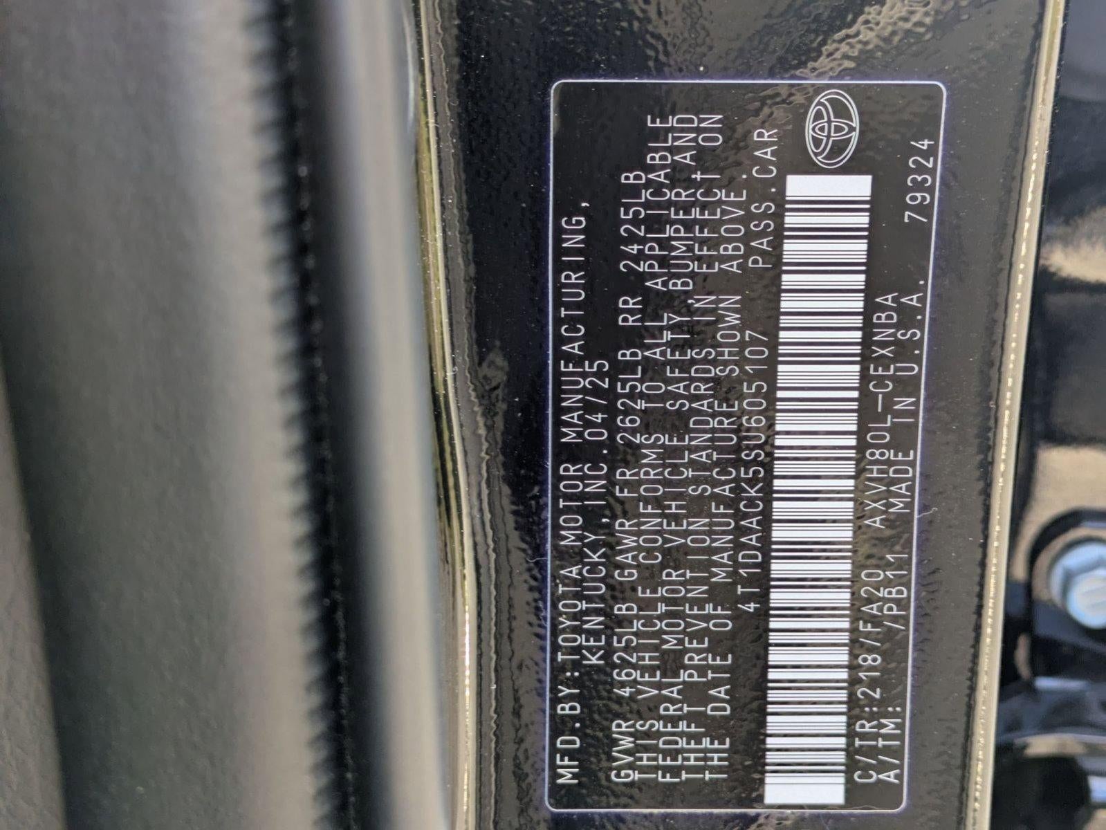 2025 Toyota Camry LE (SE)