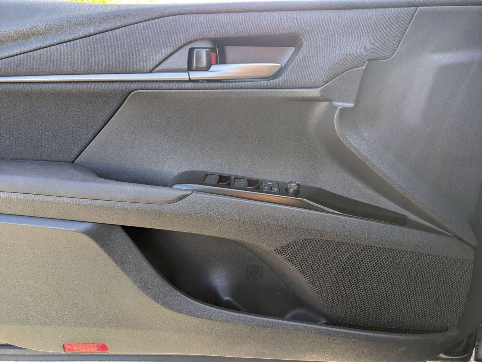 2025 Toyota Camry LE (SE)