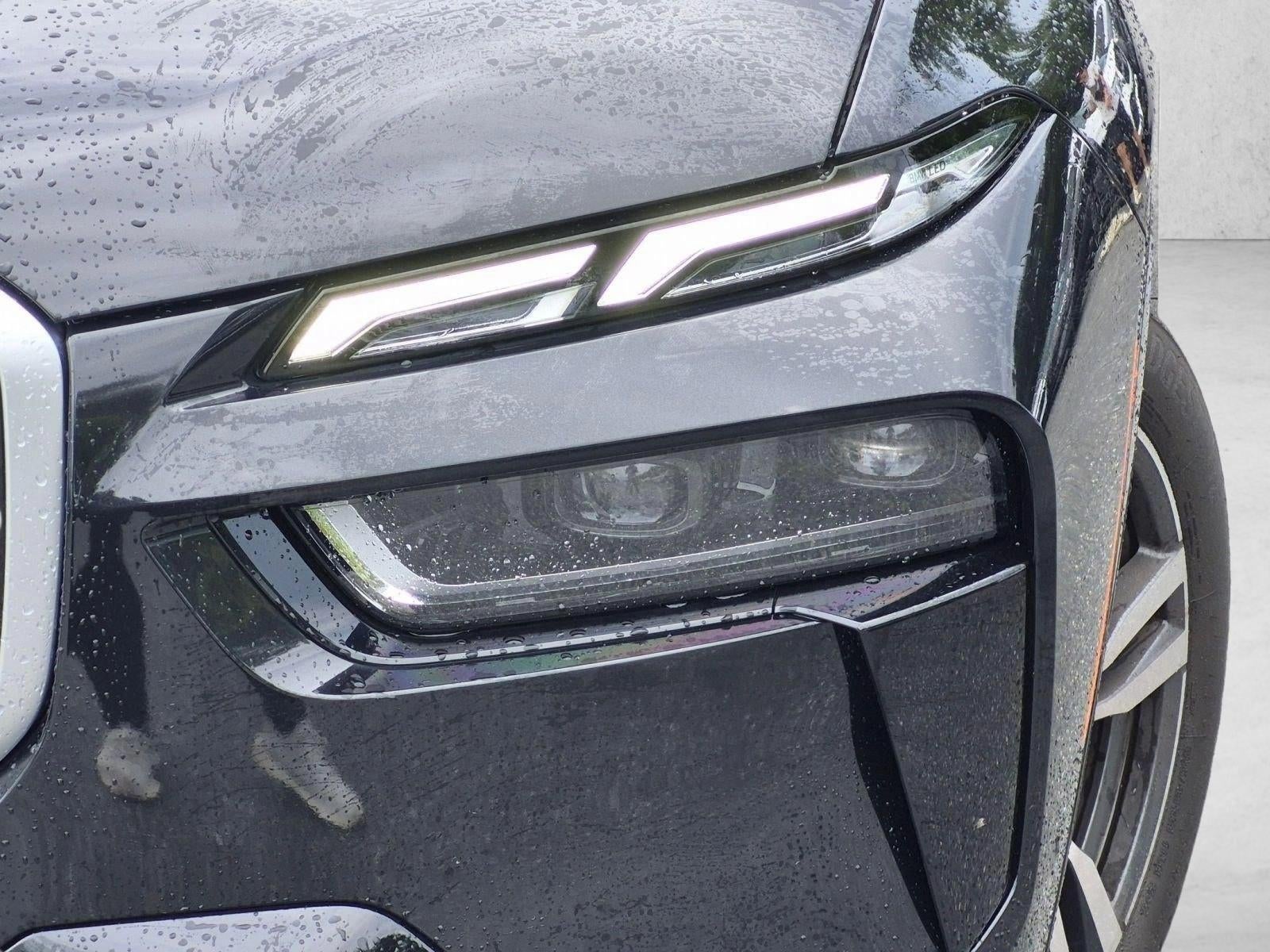 2025 BMW X7 xDrive40i Sports Activity Vehicle
