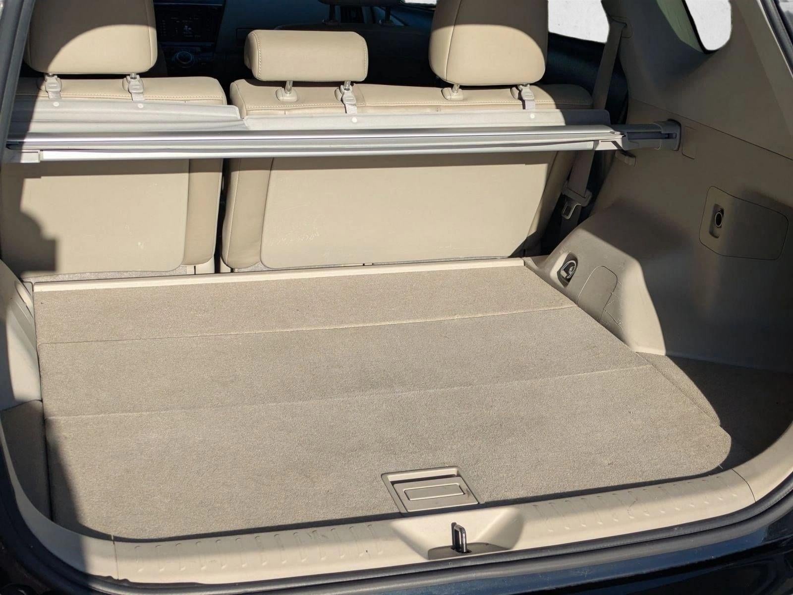 2017 Toyota Prius v Four (Natl)